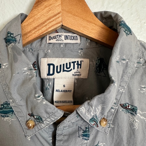 Duluth Trading Co Gray Blue Fishing Print Men's Shirt Size Small - Picture 2 of 15